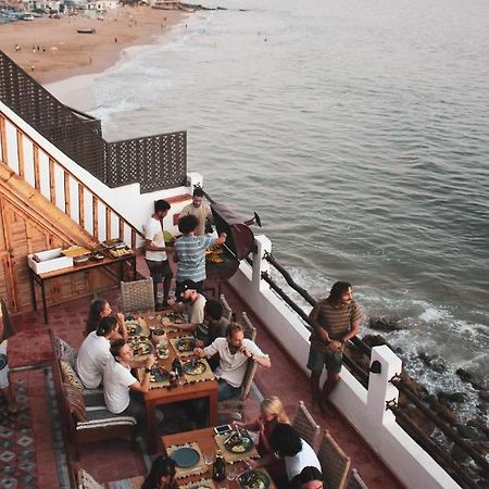 Hashpoint Surf Camp Hostel Taghazout Buitenkant foto
