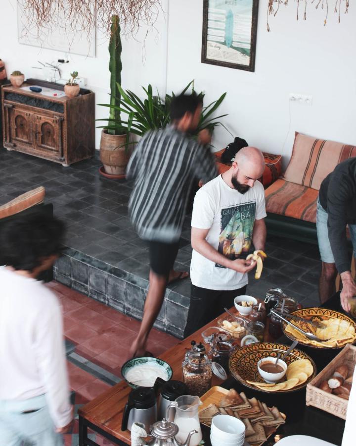 Hashpoint Surf Camp Hostel Taghazout Buitenkant foto