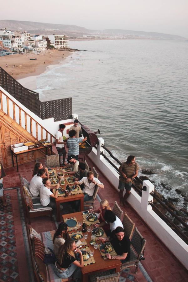 Hashpoint Surf Camp Hostel Taghazout Buitenkant foto