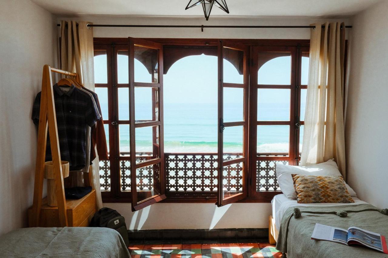 Hashpoint Surf Camp Hostel Taghazout Buitenkant foto