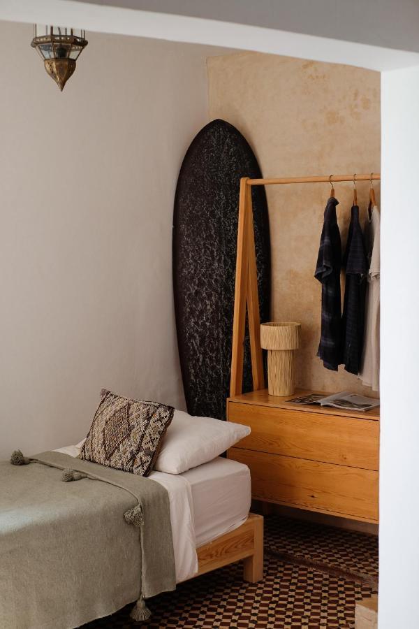 Hashpoint Surf Camp Hostel Taghazout Buitenkant foto