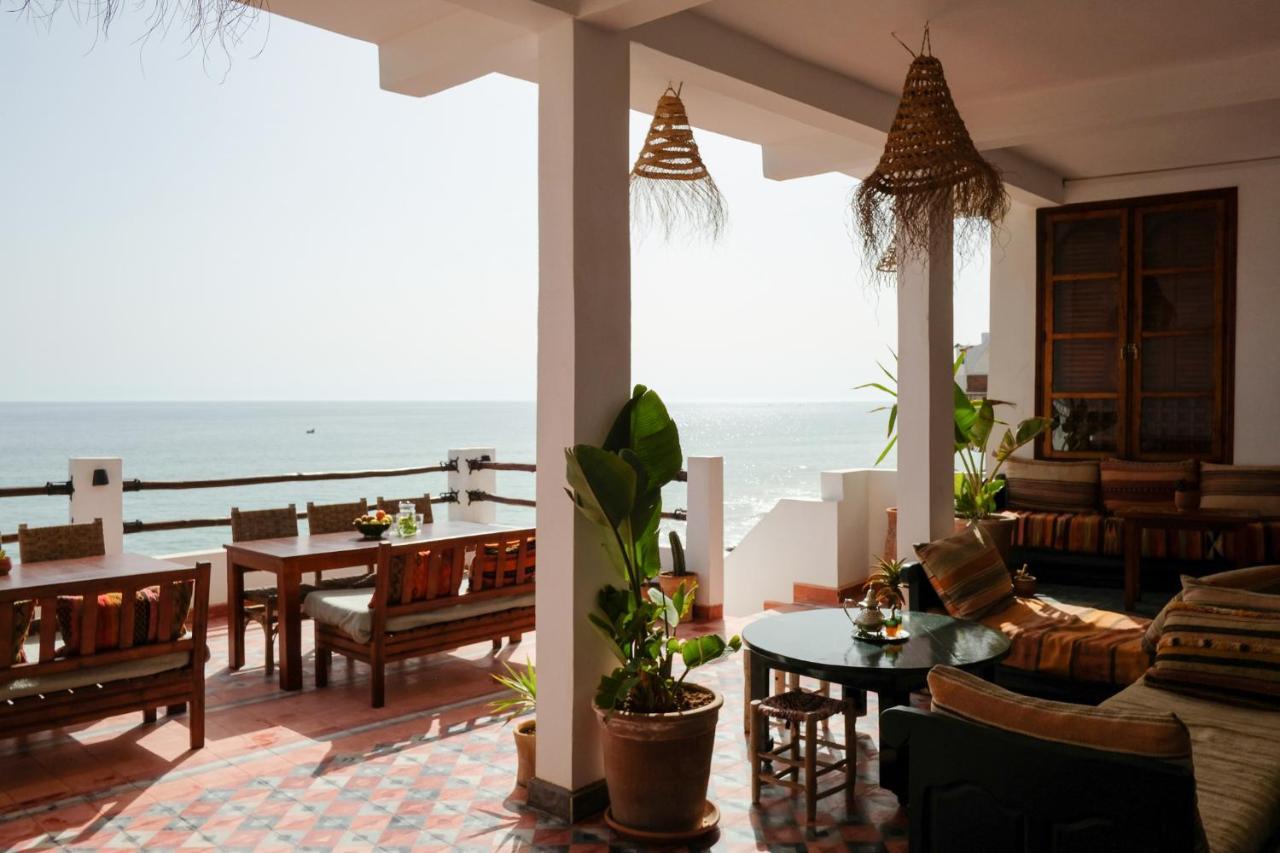 Hashpoint Surf Camp Hostel Taghazout Buitenkant foto