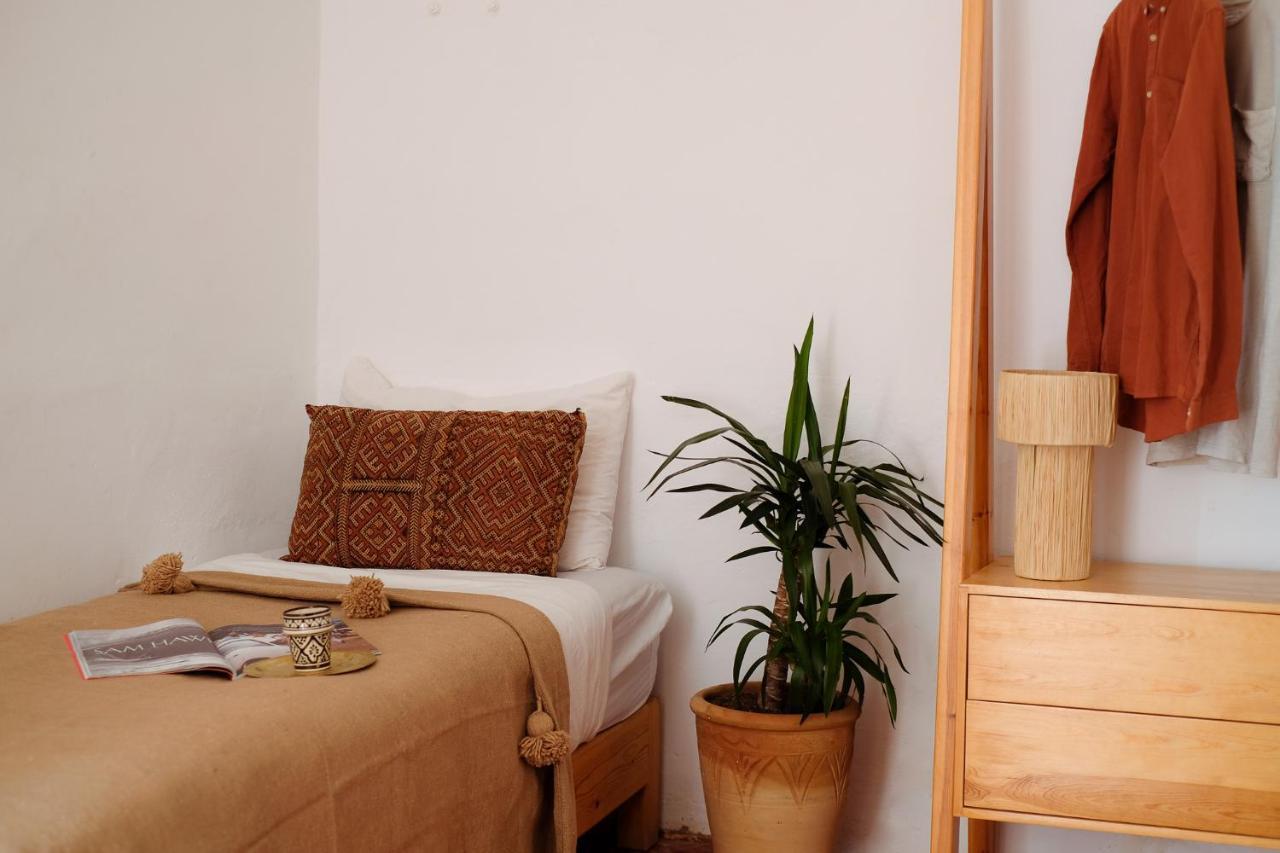 Hashpoint Surf Camp Hostel Taghazout Buitenkant foto