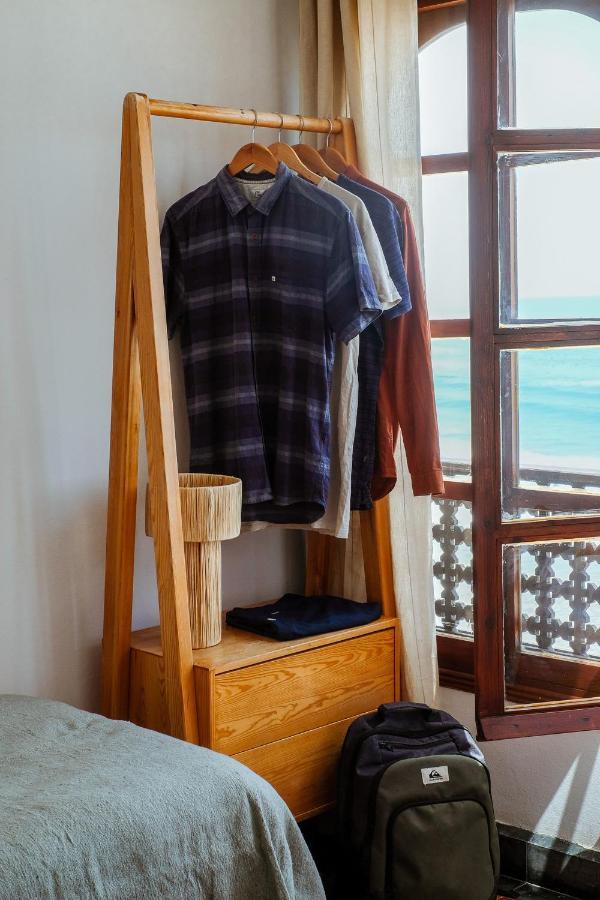 Hashpoint Surf Camp Hostel Taghazout Buitenkant foto