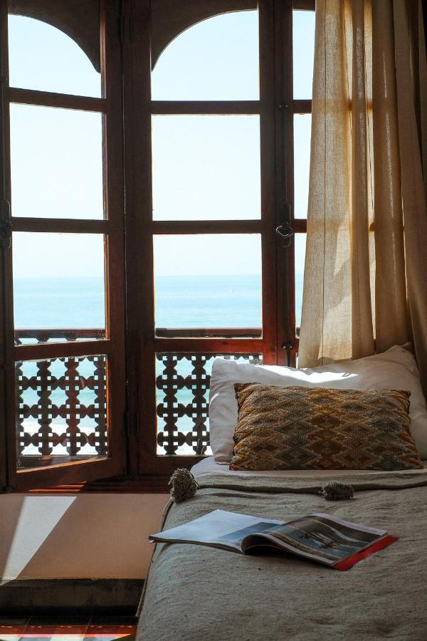 Hashpoint Surf Camp Hostel Taghazout Buitenkant foto