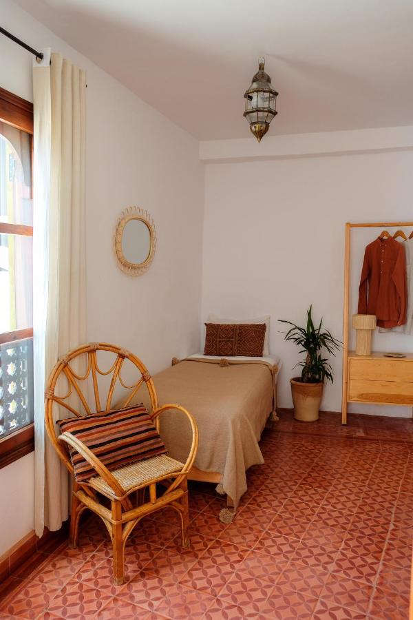Hashpoint Surf Camp Hostel Taghazout Buitenkant foto