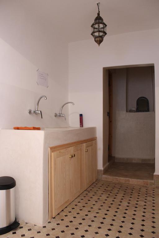 Hashpoint Surf Camp Hostel Taghazout Buitenkant foto