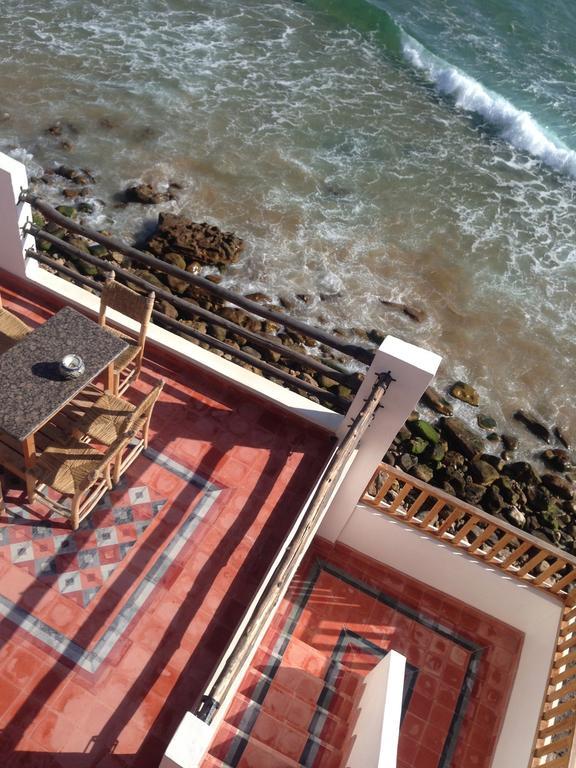 Hashpoint Surf Camp Hostel Taghazout Buitenkant foto